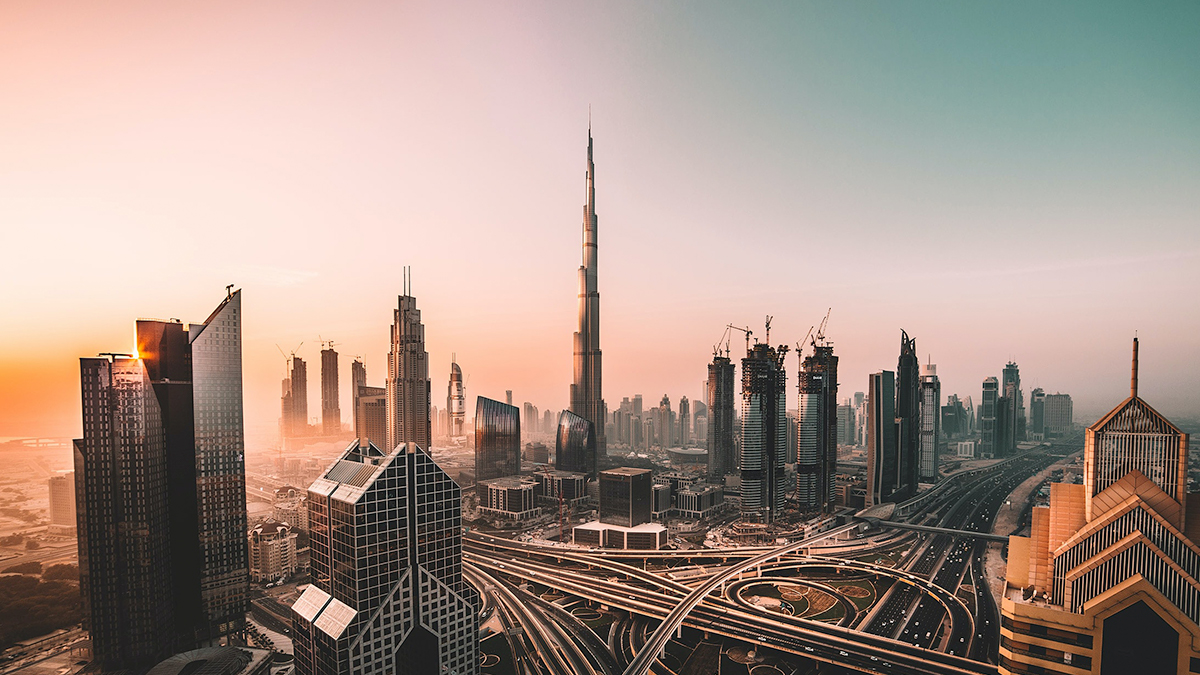 Tuffo FPV dal Burj Khalifa, l'edificio più alto del mondo